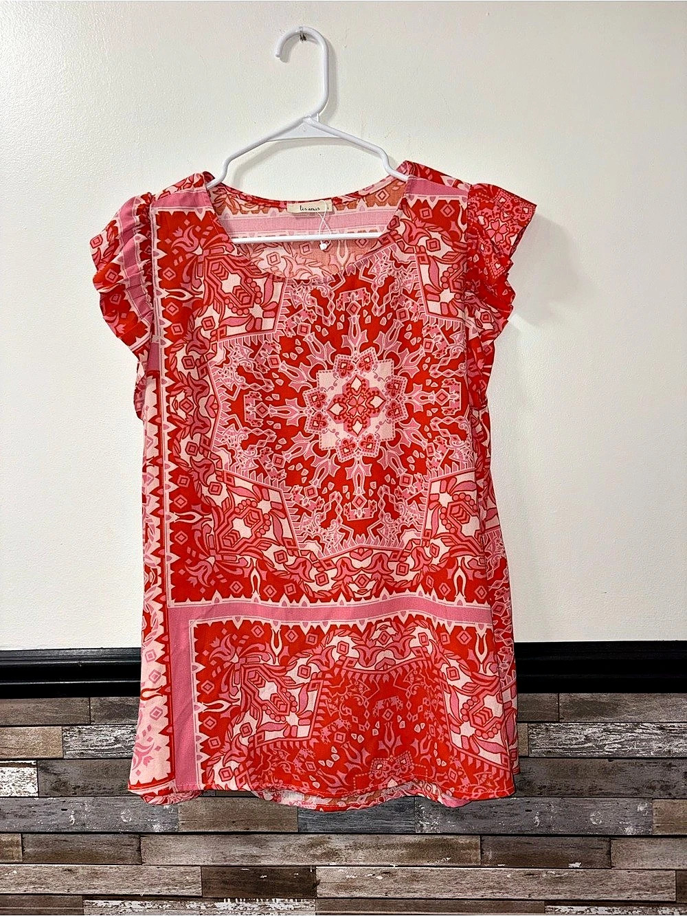 les amis Geometric Flutter Sleeve Blouse in Red & Pink Size Large NWOT